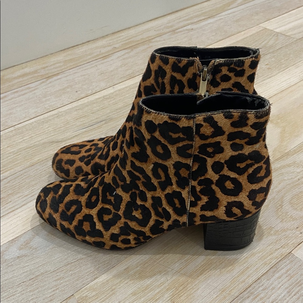 Sam Edelman
Edith Leopard Print Calf Hair Mid Heel Booties size 7 1/2